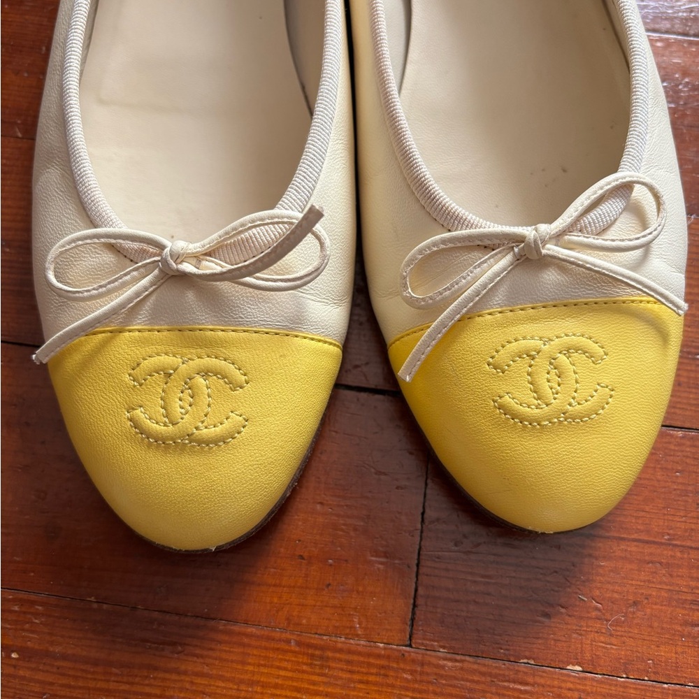 RARE! CHANEL Women's Cream and Yellow Ballet Ballerina Flats, size 9-9.5 - Picture 3 of 6